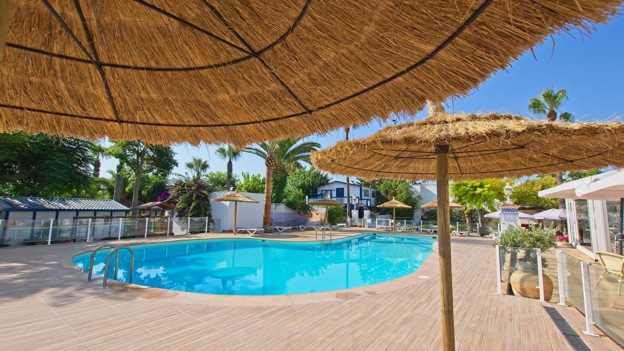 Camping & Bungalows Estanyet Лес-Касес- д'Альканар Экстерьер фото