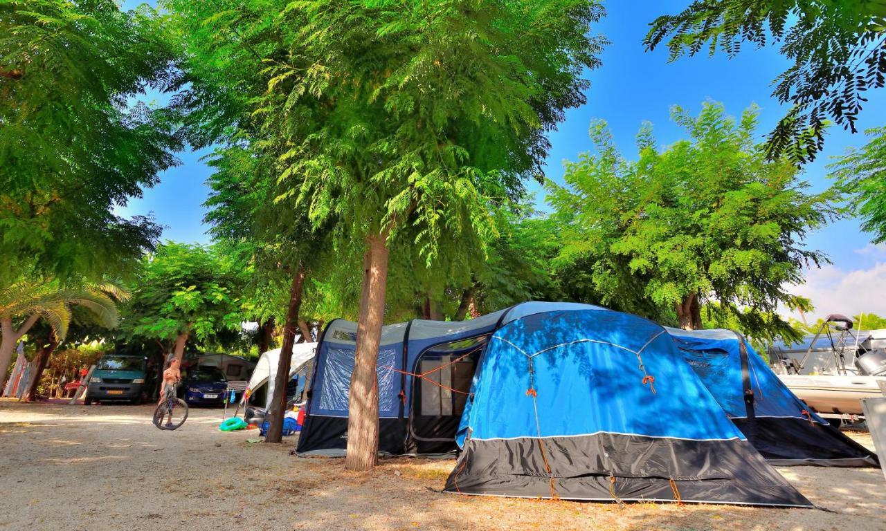 Camping & Bungalows Estanyet Лес-Касес- д'Альканар Экстерьер фото