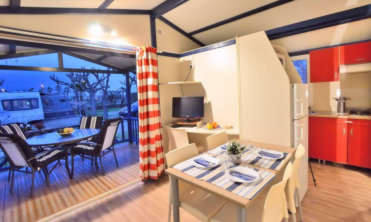 Camping & Bungalows Estanyet Лес-Касес- д'Альканар Экстерьер фото