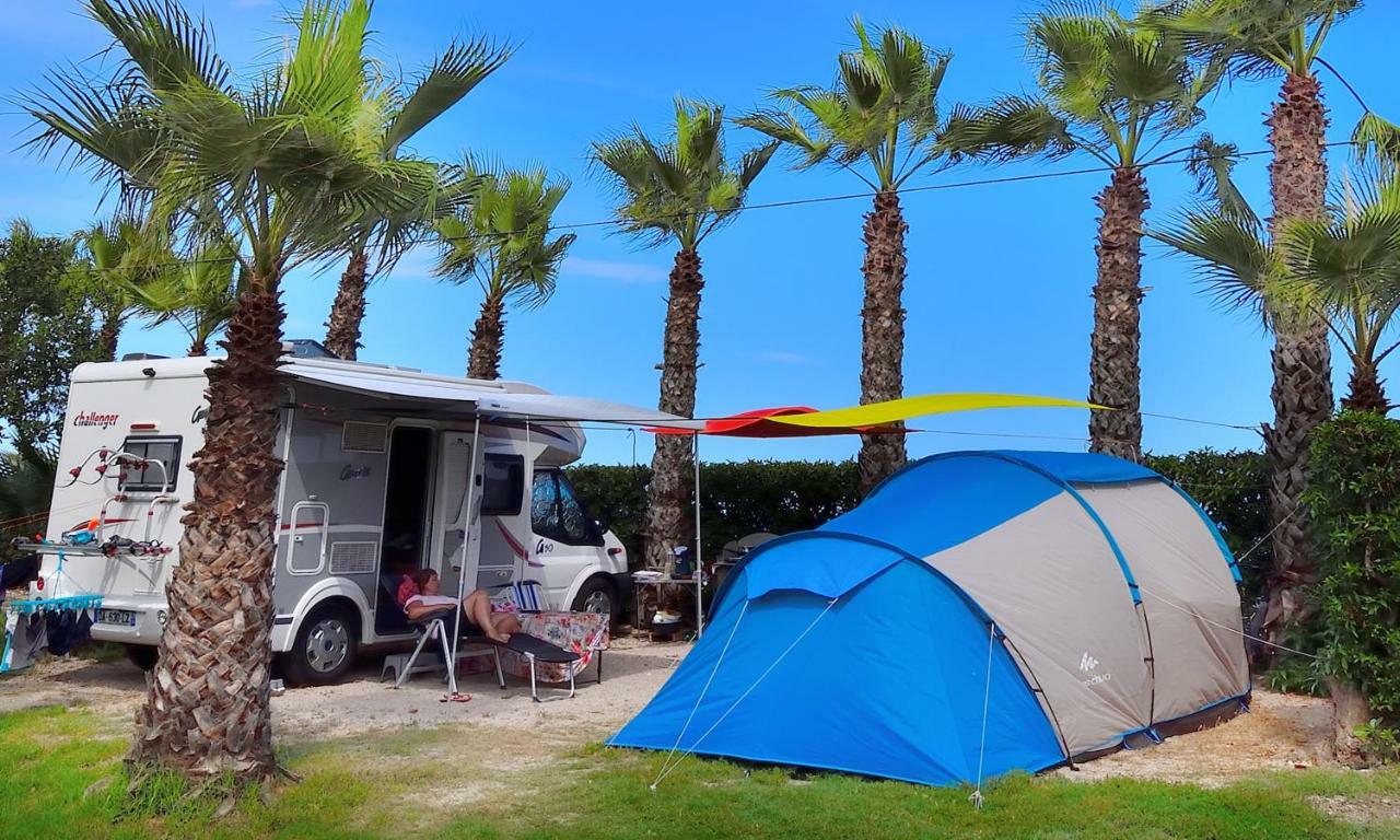 Camping & Bungalows Estanyet Лес-Касес- д'Альканар Экстерьер фото
